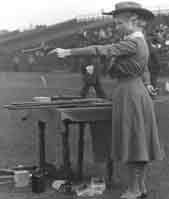 Arriba 111+ imagen annie oakley shooting records